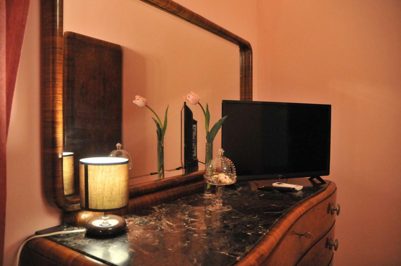 B&B Al Diecisette Catane Extérieur photo
