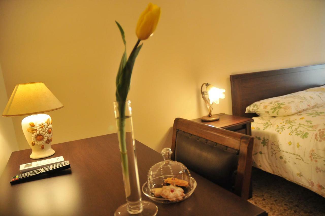 B&B Al Diecisette Catane Extérieur photo