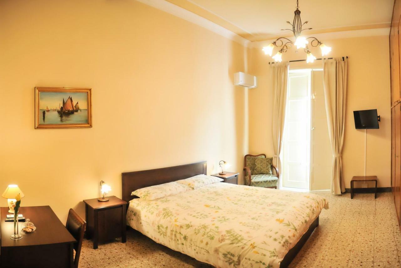 B&B Al Diecisette Catane Extérieur photo