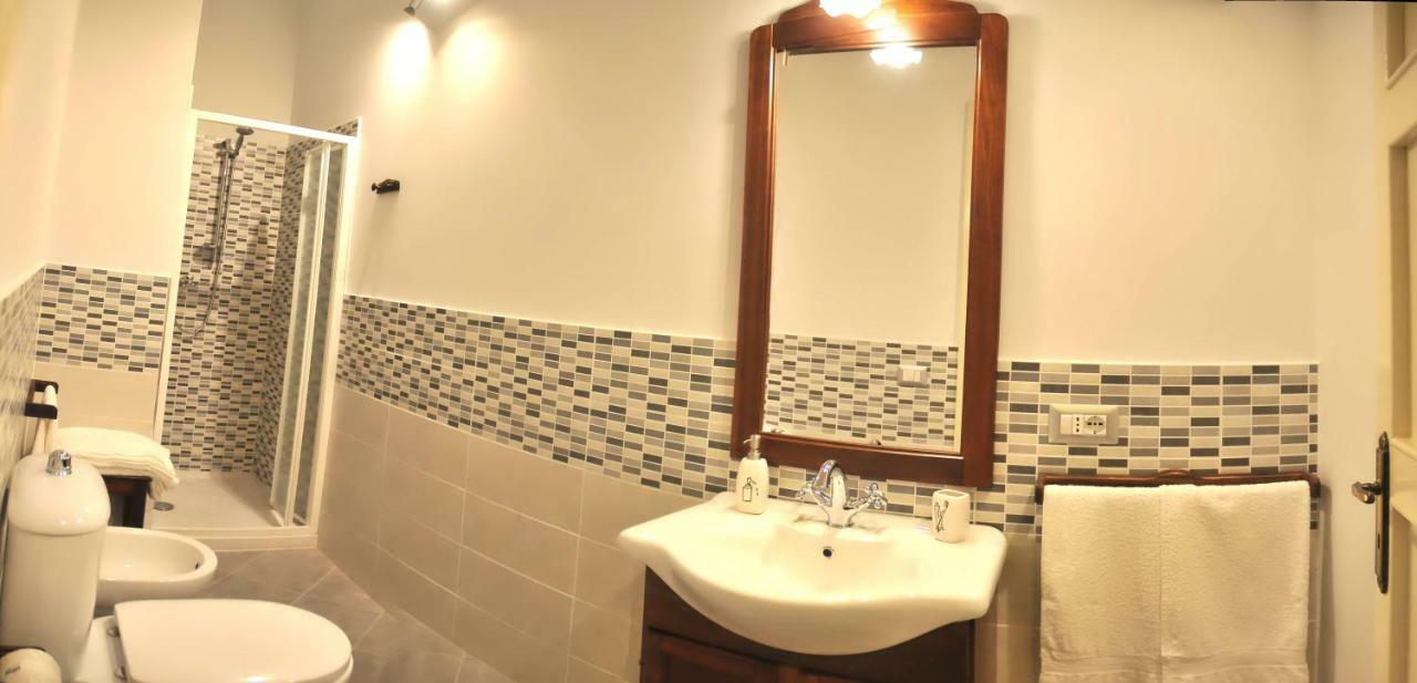 B&B Al Diecisette Catane Extérieur photo